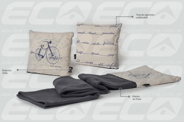 Eurocamping > CHILLY MANTA ALMOHADON - Una mantita ideal para tener a mano siempre y poder abrigarse cuando refresca. Al quedar con forma de almohadon nos